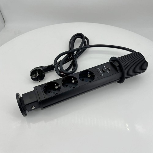 شريط طاقة قابل للسحب مع محطات شحن USB