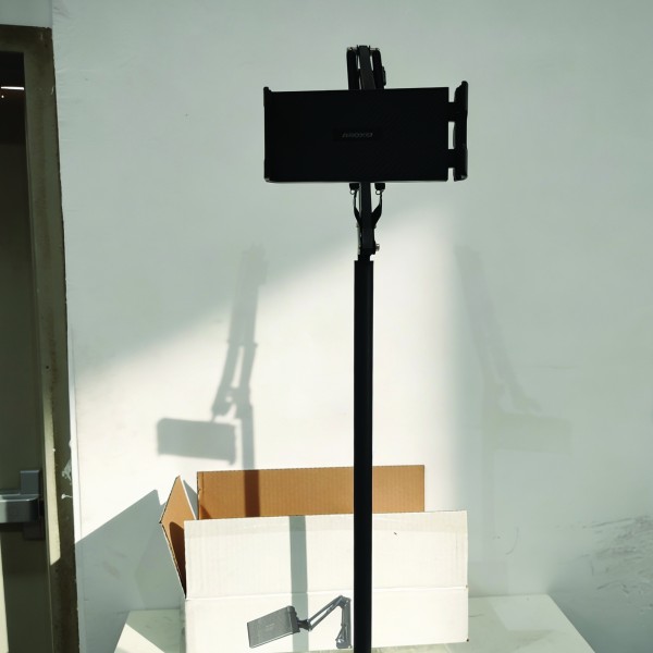 حامل أرضى لجوال والتابلت