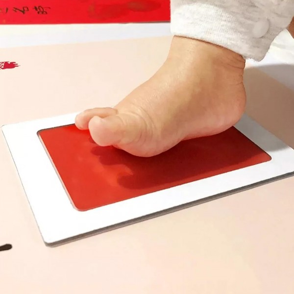 طابعة بصمة يد وقدم الطفل لون أحمر