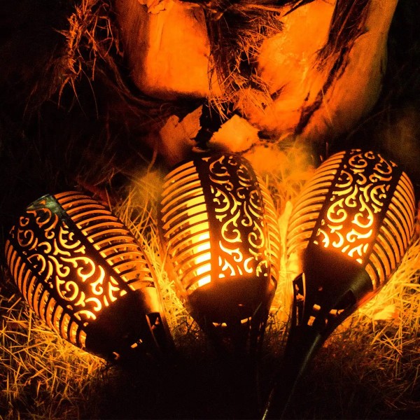 عمود إضاءة شعلة الأكبر حجما يعمل بالطاقة الشمسية