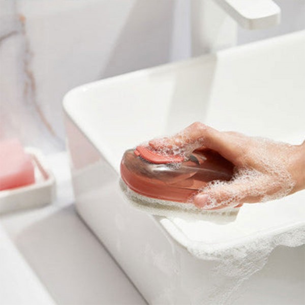 فرشاة تنظيف عملية بخزان للصابون