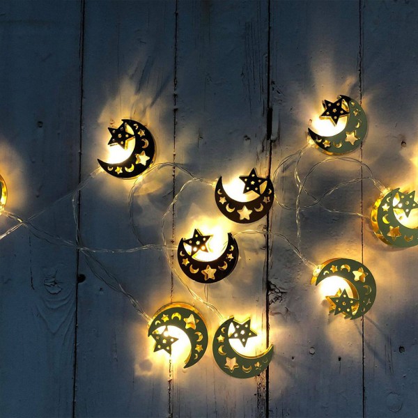 زينة مصابيح على شكل نجوم وقمر