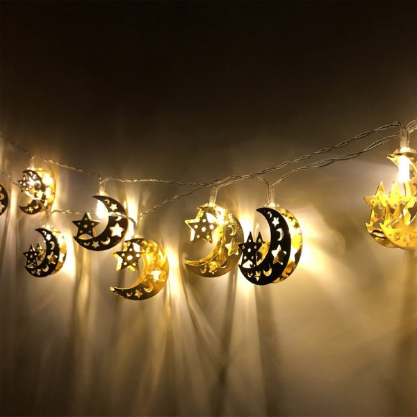 زينة مصابيح على شكل نجوم وقمر