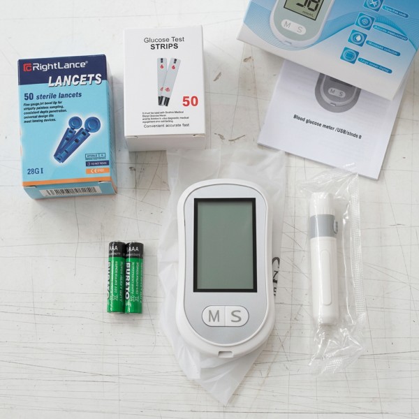 جهاز قياس السكر في الدم المتطور المحمول