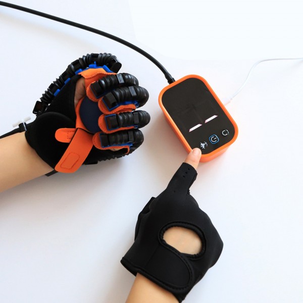قفازات روبوت لإعادة التأهيل و ضبط وتمرين الاصابع