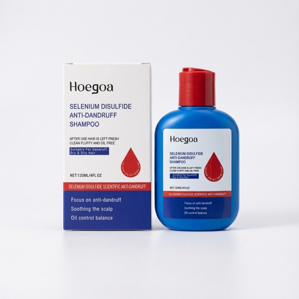 عرض حبتين من شامبو ثنائي كبريتيد السيلينيوم لتنظيف فروة الرأس بعمق