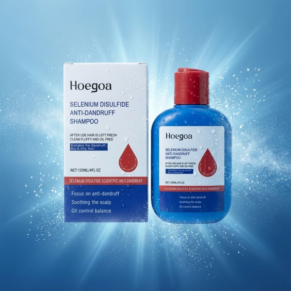 عرض حبتين من شامبو ثنائي كبريتيد السيلينيوم لتنظيف فروة الرأس بعمق