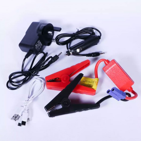 عدة سيارة متنقلة للطوارئ بضمان عام (بنك طاقة+كشاف)