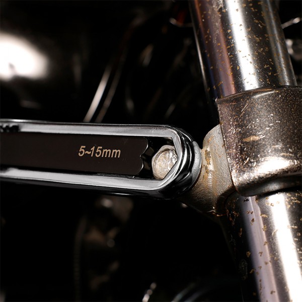 مفتاح مسامير متعدد المقاسات